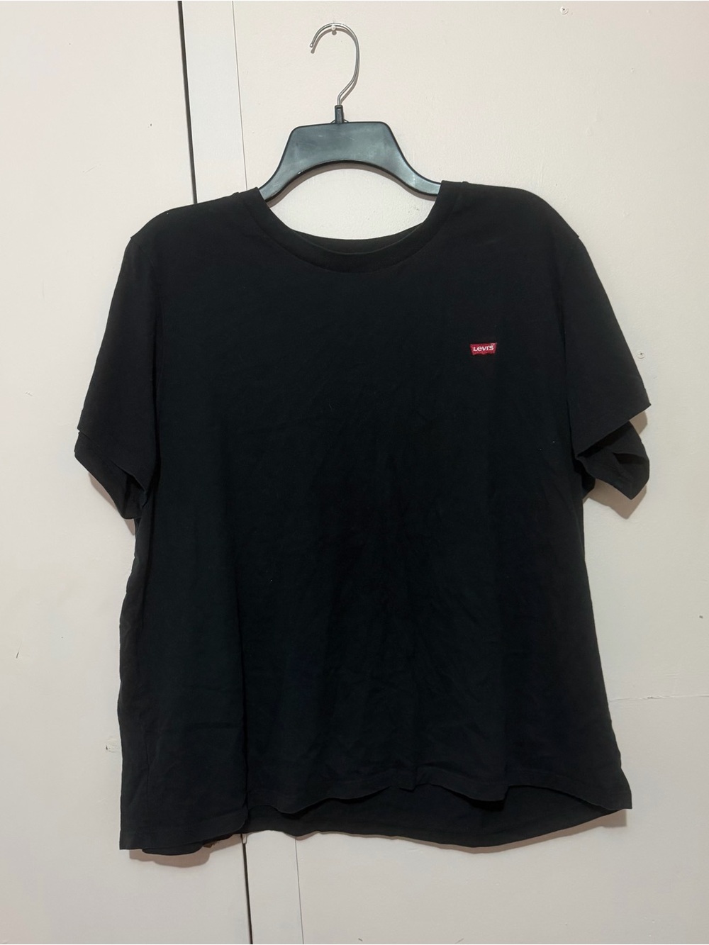 Levi's Black Short-Sleeve Crewneck Tee with Red Logo